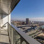 Bnb Eurovea Tower Retreat